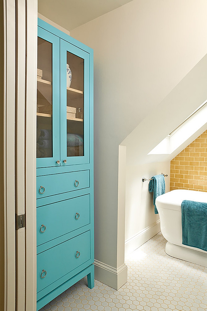 Beach style bathroom in yellow and turquoise