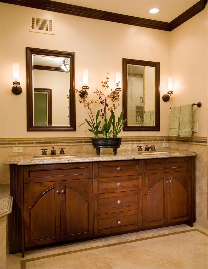 Elegant Traditional Bathroom Design