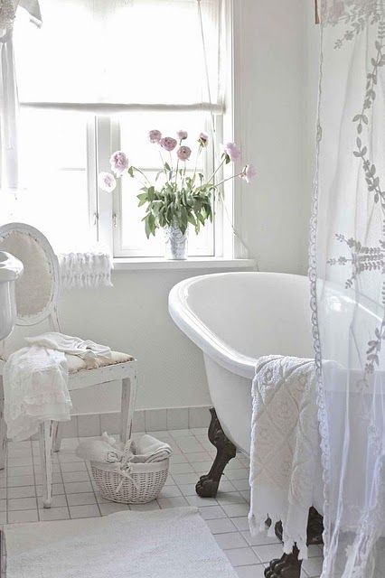 Romantic White Shabby-Chic Style Bathroom Design