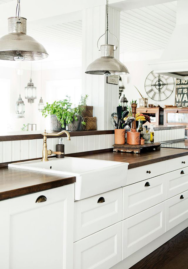 White Wood Farmhouse Kitchen Design Counter Tops with Sink
