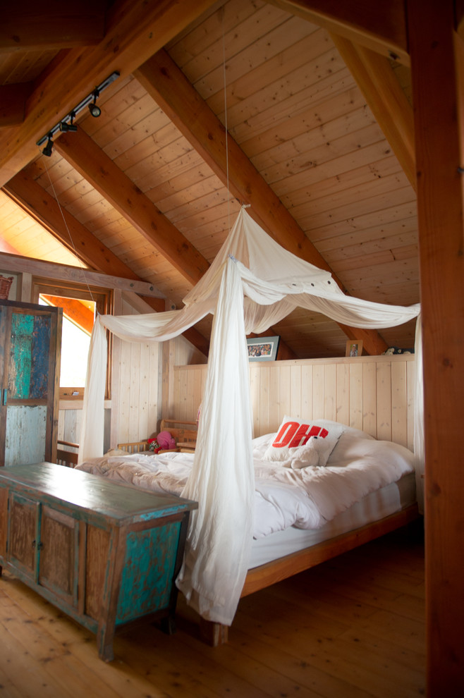 Amazing Tropical Bedroom Design