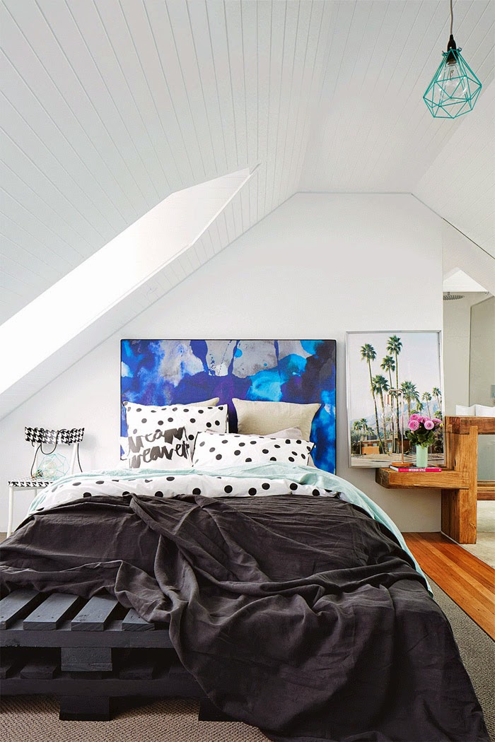 Black and White Modern Bedroom Design