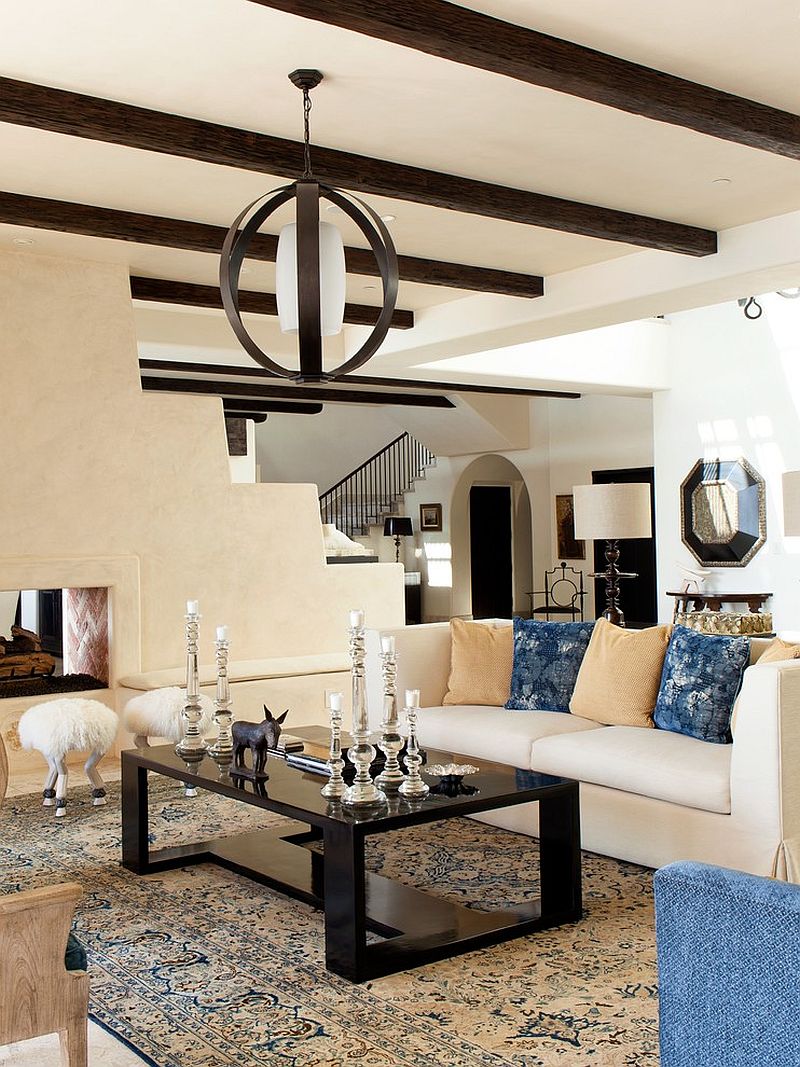 Bold and Glamorous Mediterranean Living Room Design