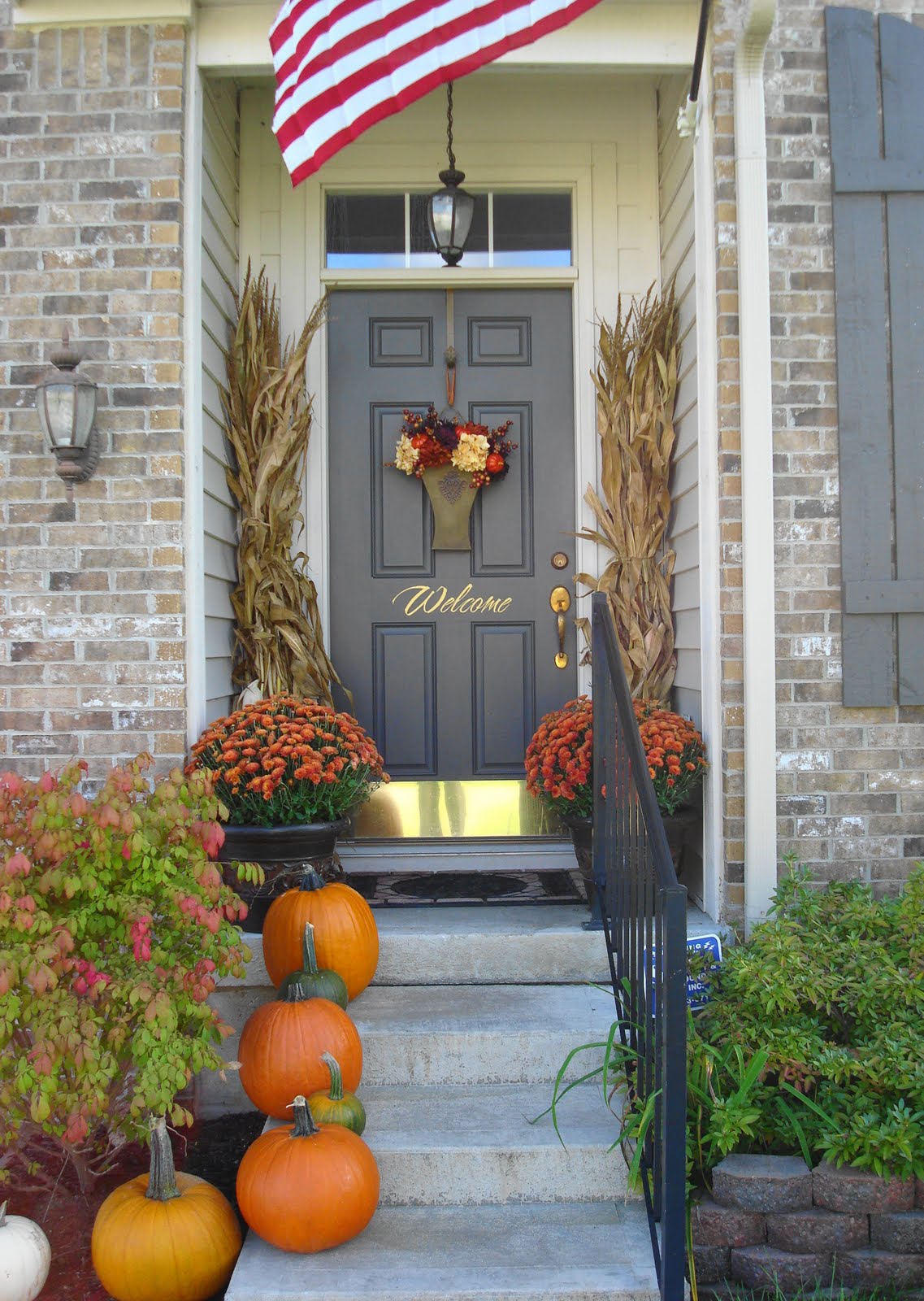 Charming Front Porch Halloween Decorations
