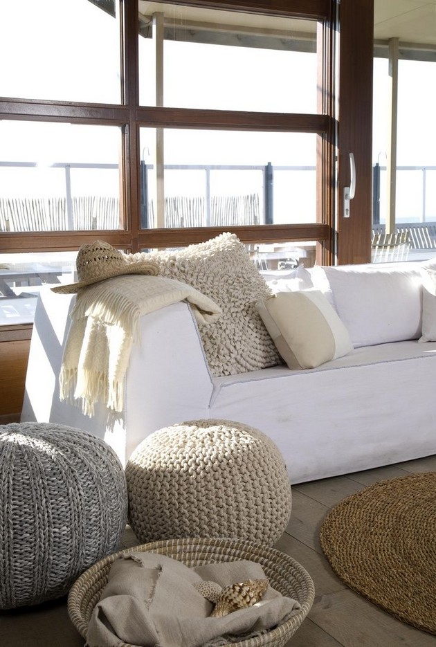 Cool Beach Style Living Room Design