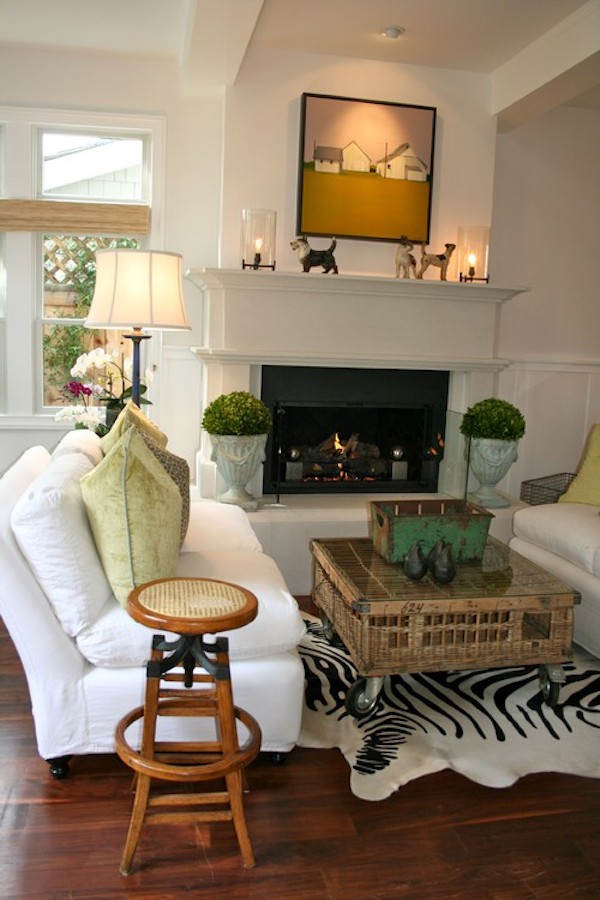 Easy and Inexpensive Beach Style Living Room Design
