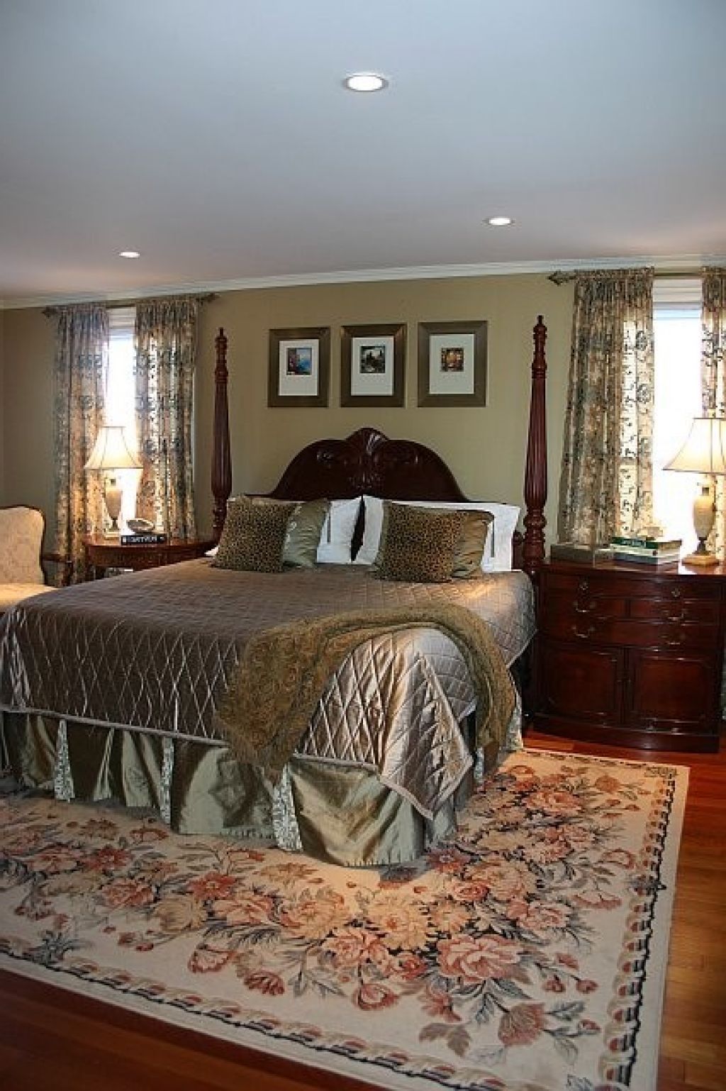Golden Traditional Bedroom Design