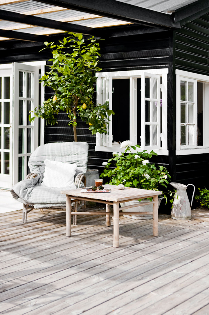 Scandinavian Summer Outdoor Cottage Design