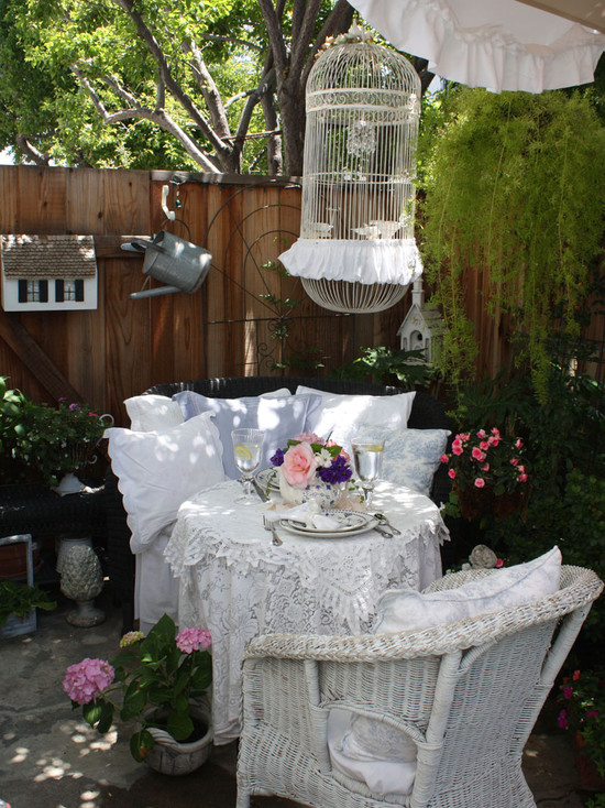 Shabby Chic Outdoor Patio Decorating Ideas