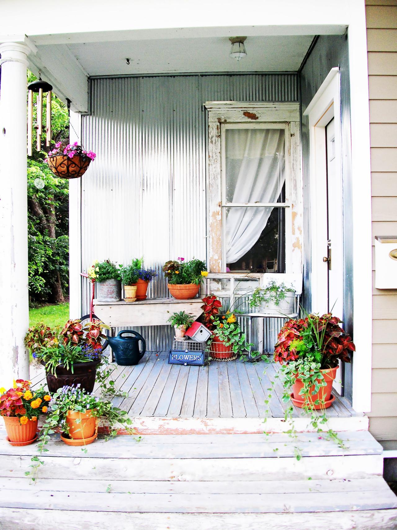 Shabby-Chic Style Outdoor Front Porch Decorating Ideas
