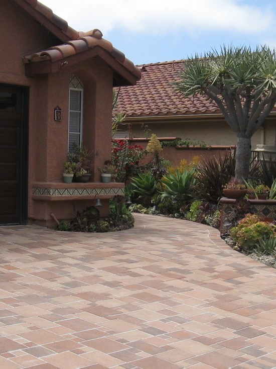 Southwestern Landscaping Ideas for Driveways