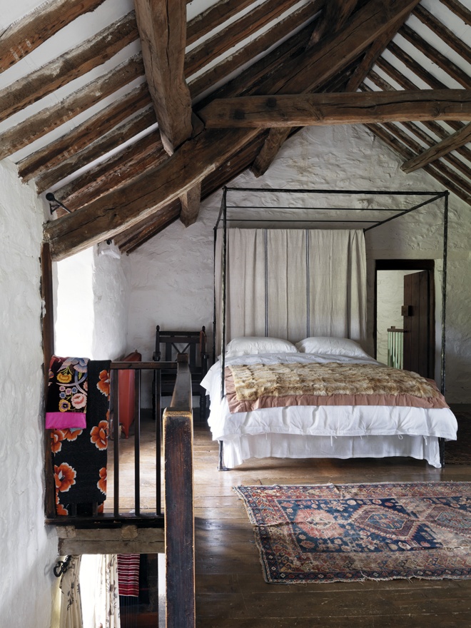 Stunning Rustic Bedroom Design