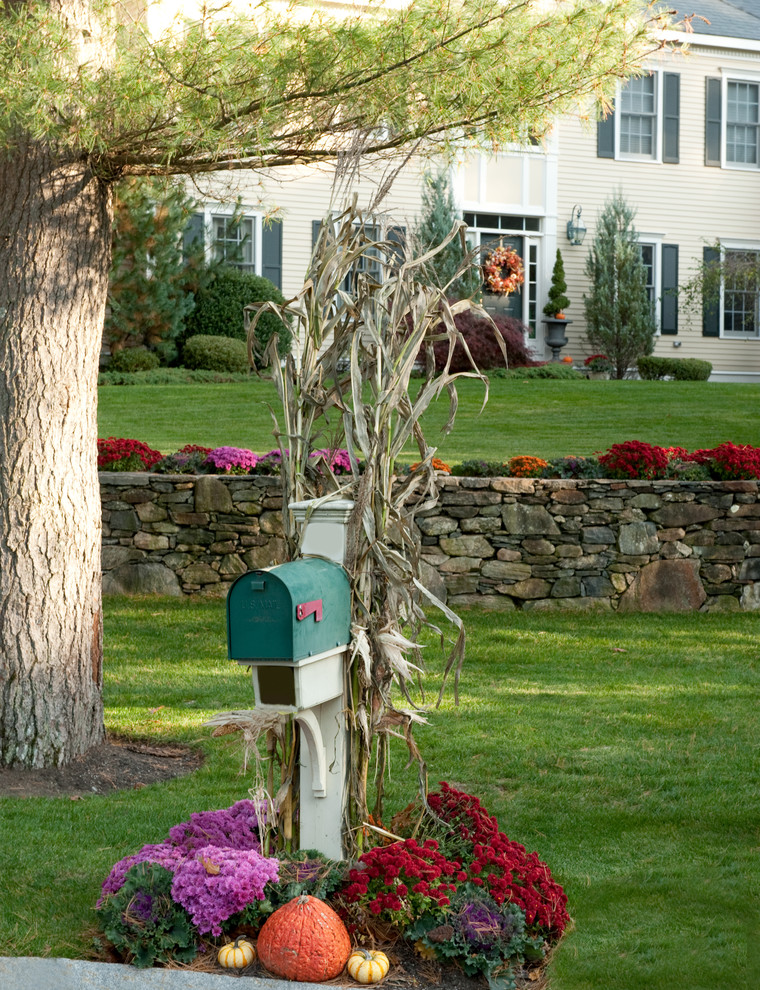 Traditional Outdoor Fall Mailbox Decorating Ideas