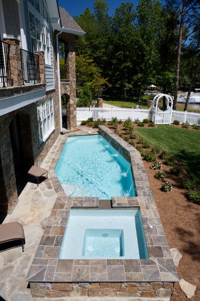 Traditional Outdoor Swimming Pool Design