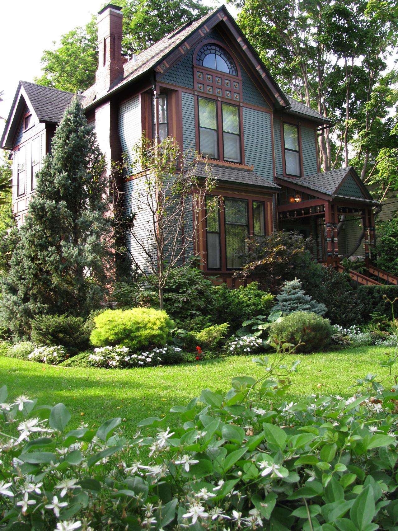 Victorian Outdoor Front Yard Landscaping