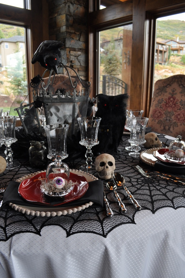 Classy Spooky Halloween Table Decorations