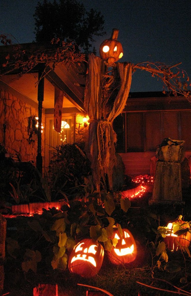 halloween yard displays