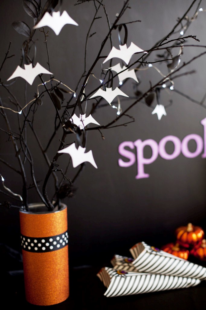 Easy Paper Bats Halloween Decorations