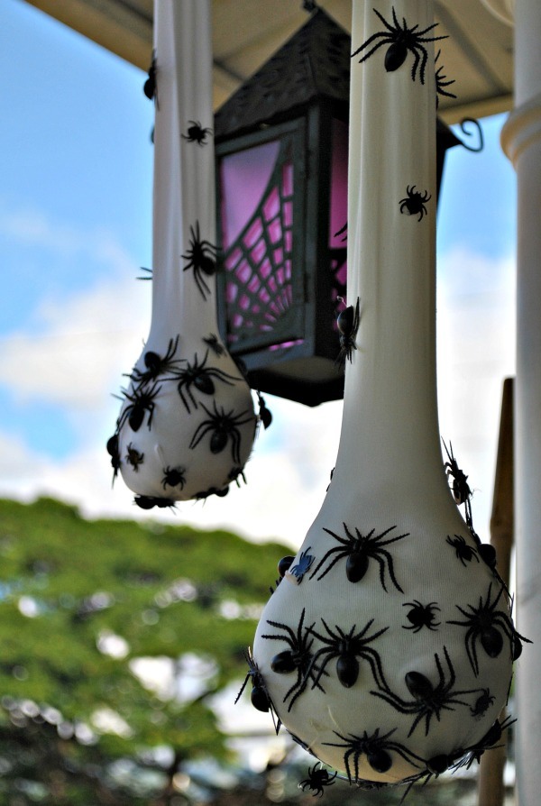 Easy Spiders Halloween Decorations