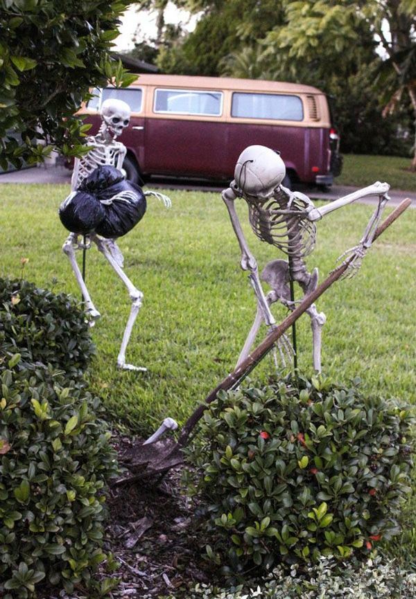 Homemade yard skeletons Halloween Decorations