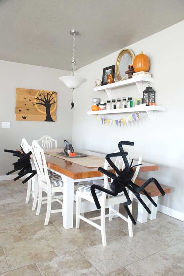 Modern Dining Room Halloween Decorations