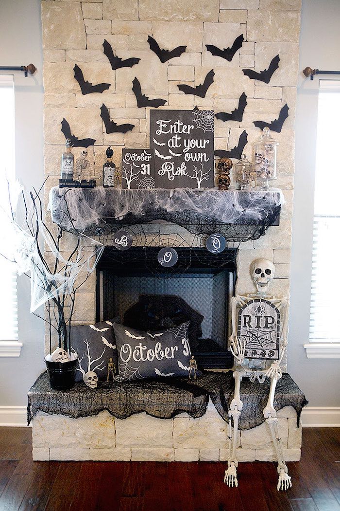 Spooky Mantel Halloween Decorations