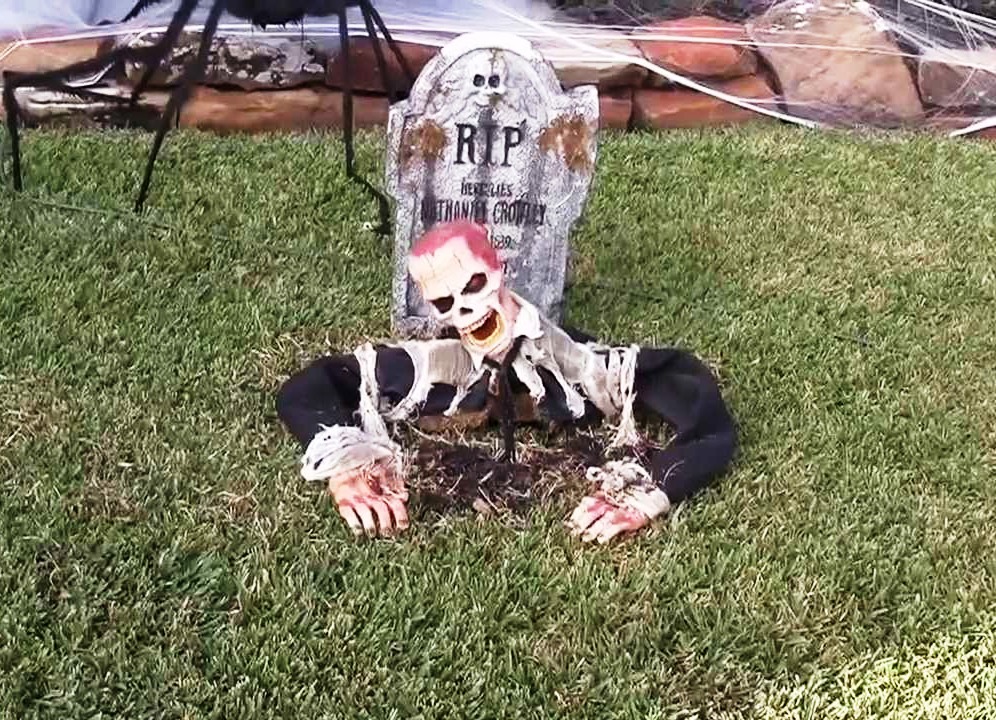 Super Scary Inexpensive Halloween Decorations