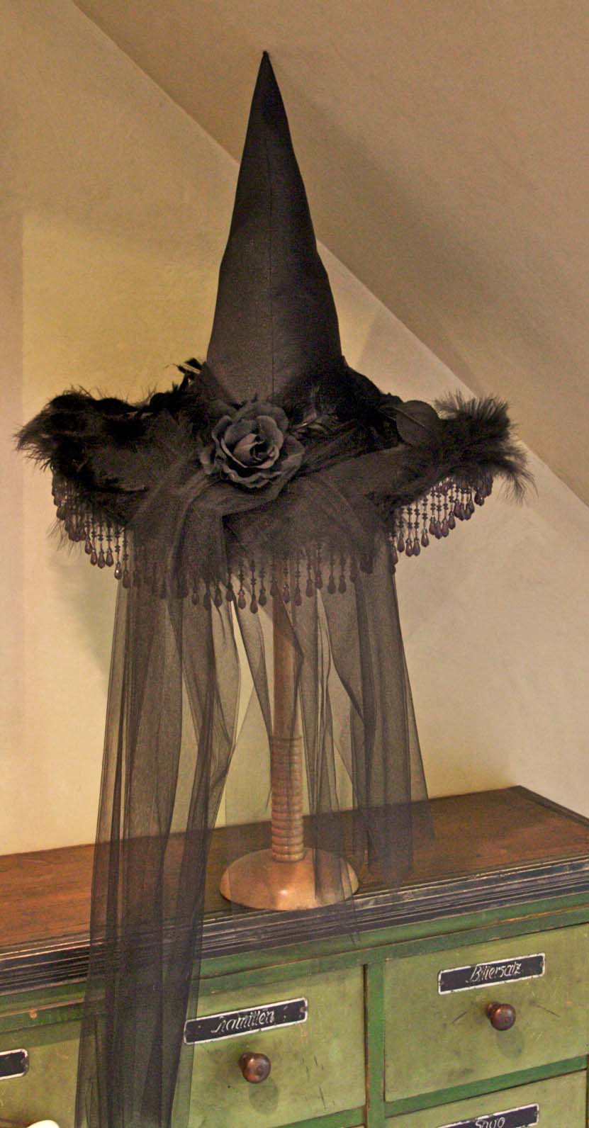 black feathers and black roses Halloween Witches Decorations