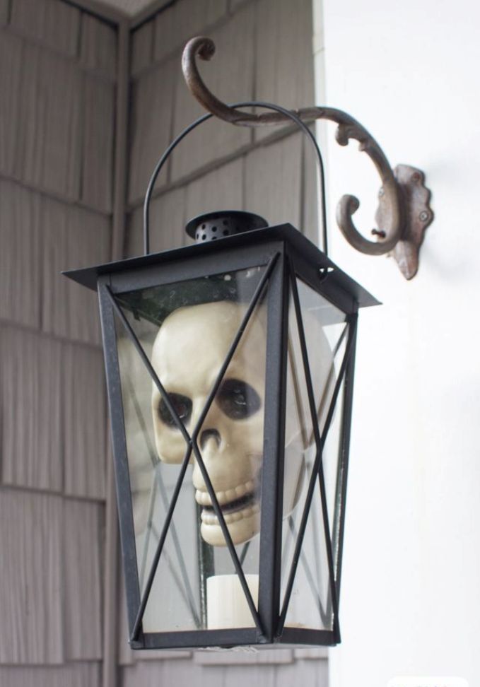 outdoor Halloween decorations for the front porch