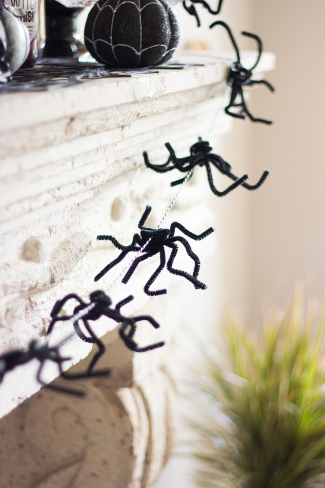 simple Spiders Halloween Decorations