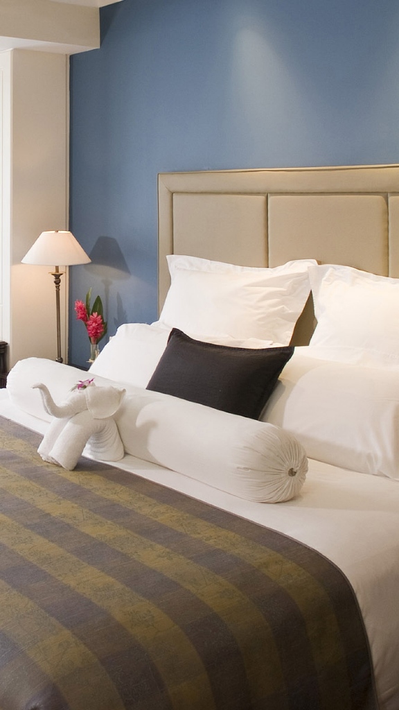 Amazing Hotel Bedroom Design