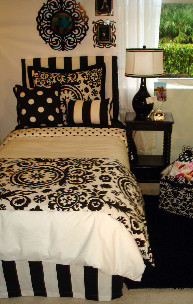 Black And White Color College Bedroom Design