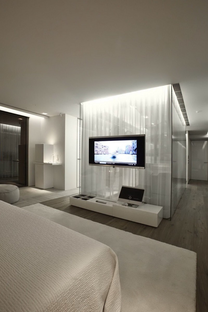 Luxury And Modern Master Bedroom Design With Mounted Wall TV Monitor And White Board Below It