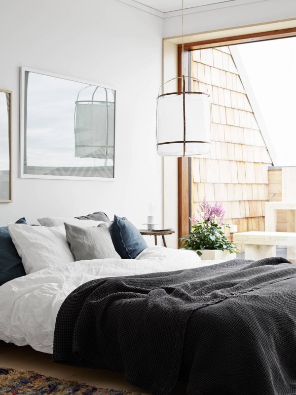 Naturally Cozy Bedroom Design