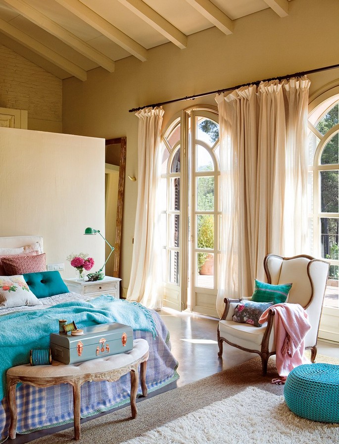 Romantic vintage bedroom design