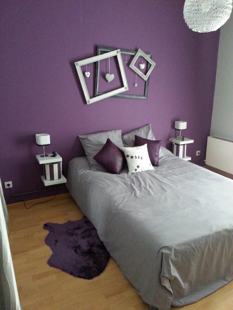 Small Bedroom Decor Ideas With Aubergine Purple Paint Color