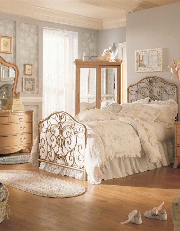 Sweet Vintage Bedroom Décor Ideas To Get Inspired