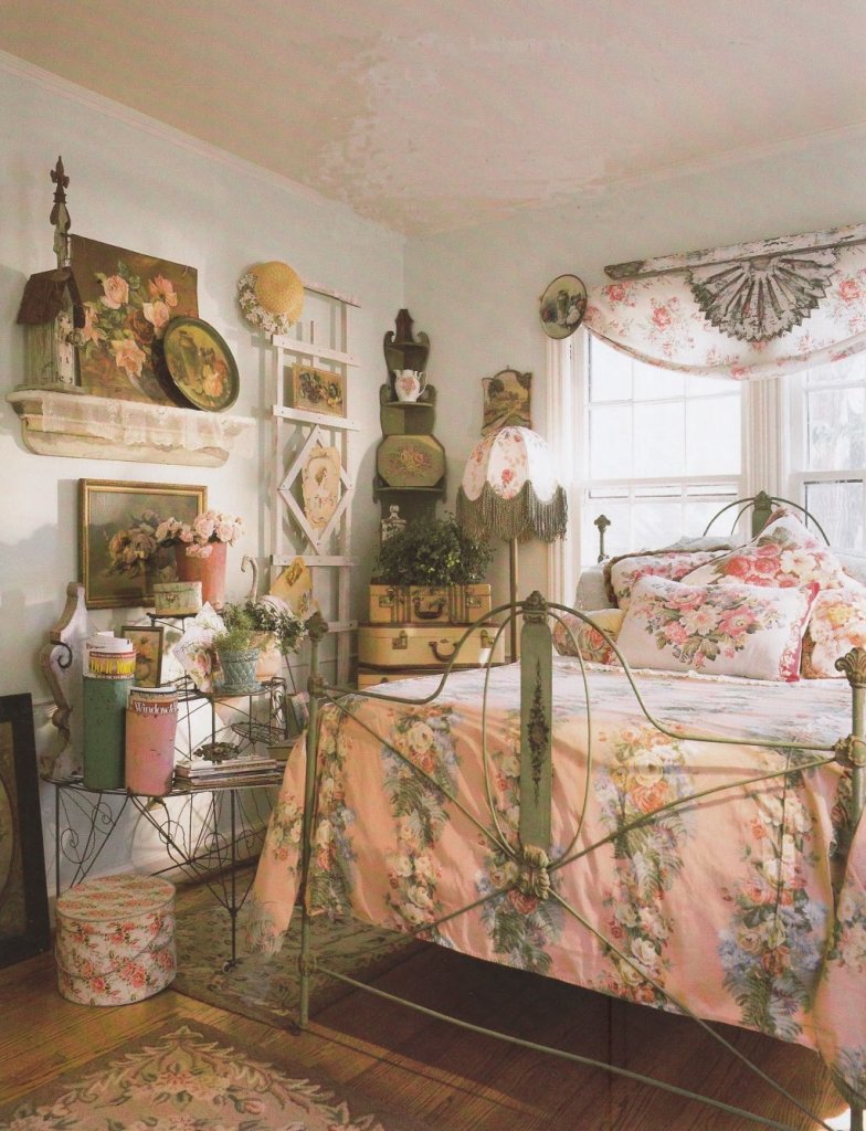 Vintage Bedroom Ideas Small Space With Iron Bed Frame And Pretty Flower Bedding
