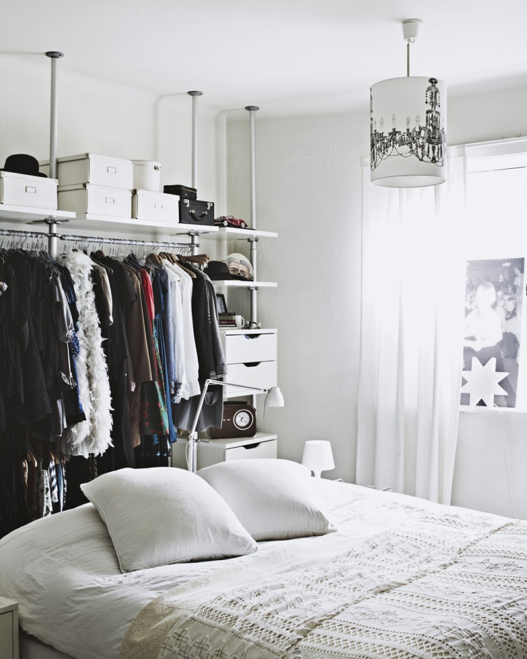 Creative Small Bedroom With Clothing Storage