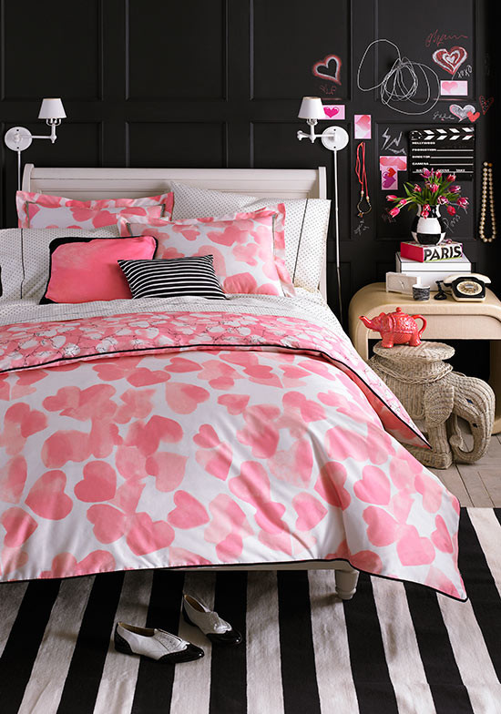 How to Decorate a Bedroom Girly