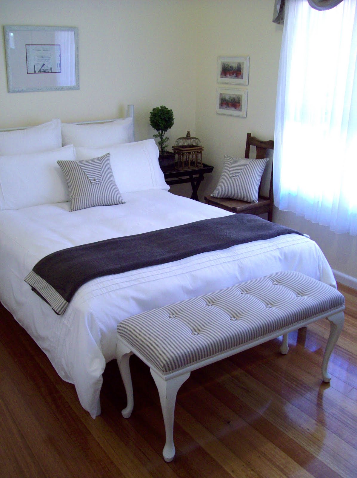 Small Guest Bedroom Design Ideas