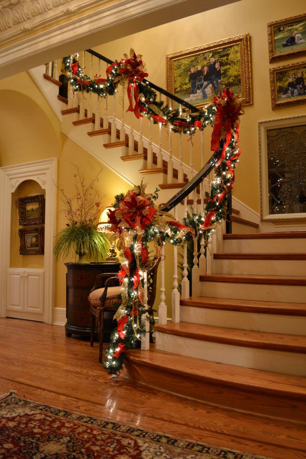 Awesome Christmas Staircase Decorations
