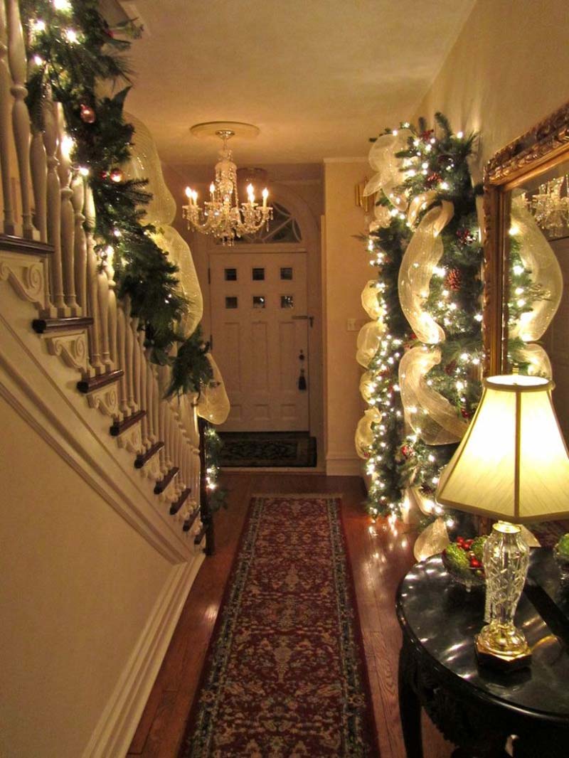 Christmas Decorating Idea Foyer