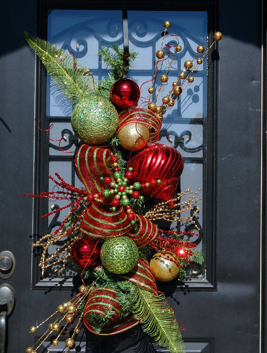 40 Christmas Door Decorations Ideas You Can Copy - Decoration Love