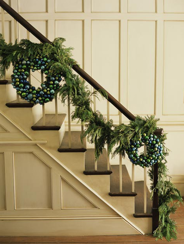Christmas Garland Ideas Staircase