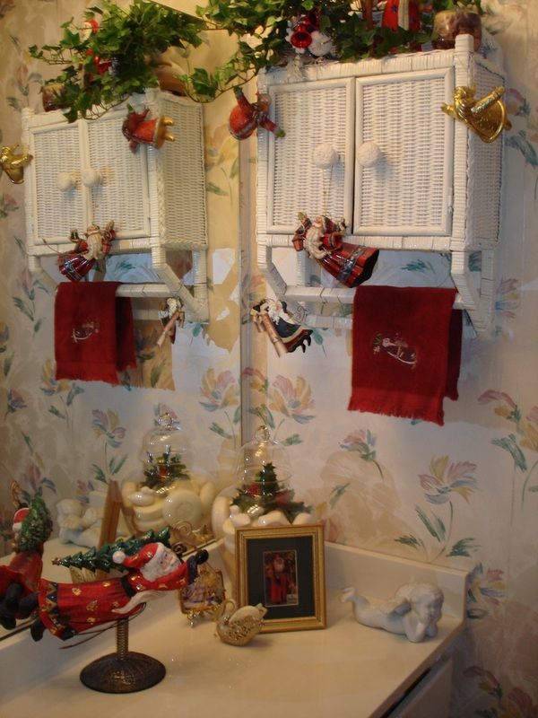 Christmas Holiday Bathroom Decor