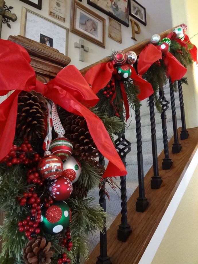 Christmas Staircase Decorations Ideas