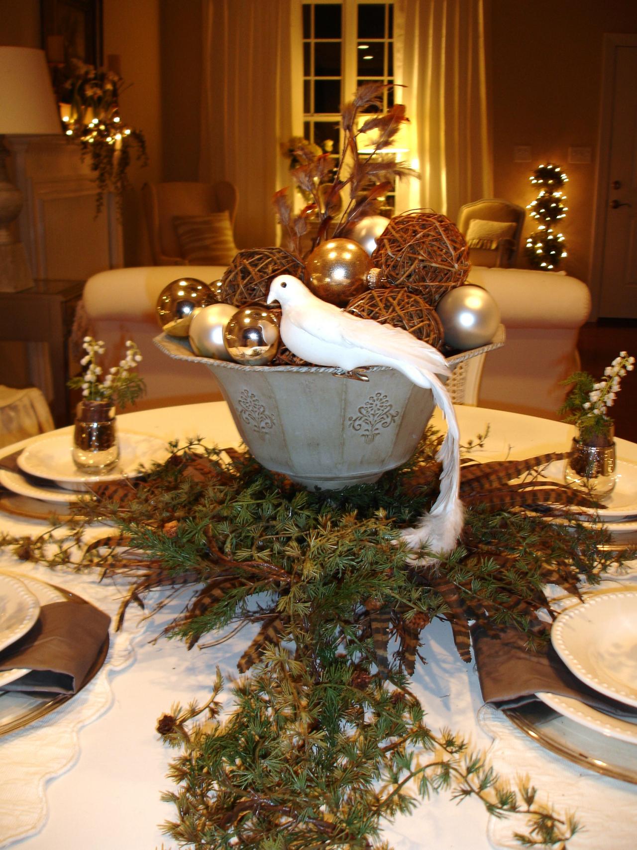 Christmas Table Setting and Centerpiece