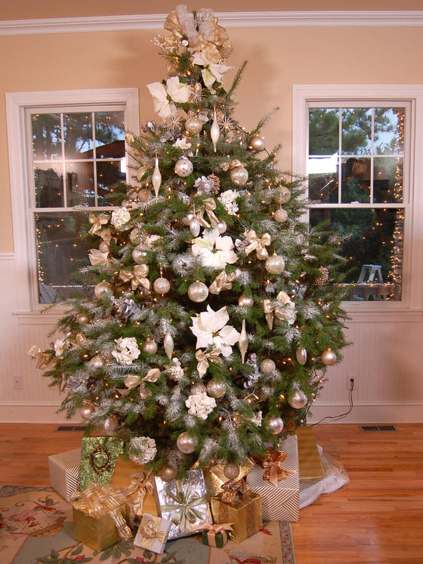 Christmas Tree Decorating Ideas With Gift