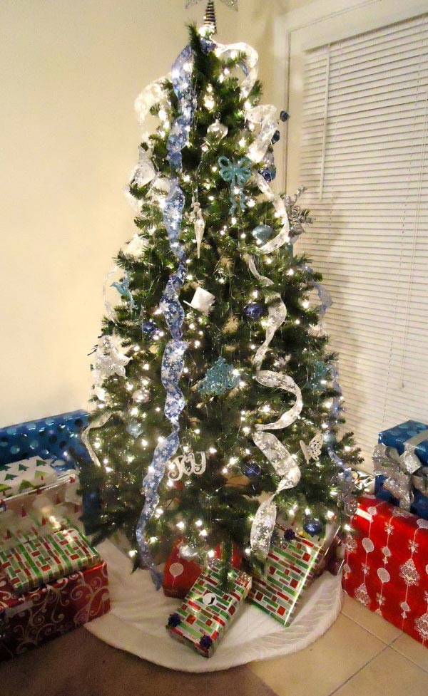 Christmas Tree Decorating Ideas with Ribbon